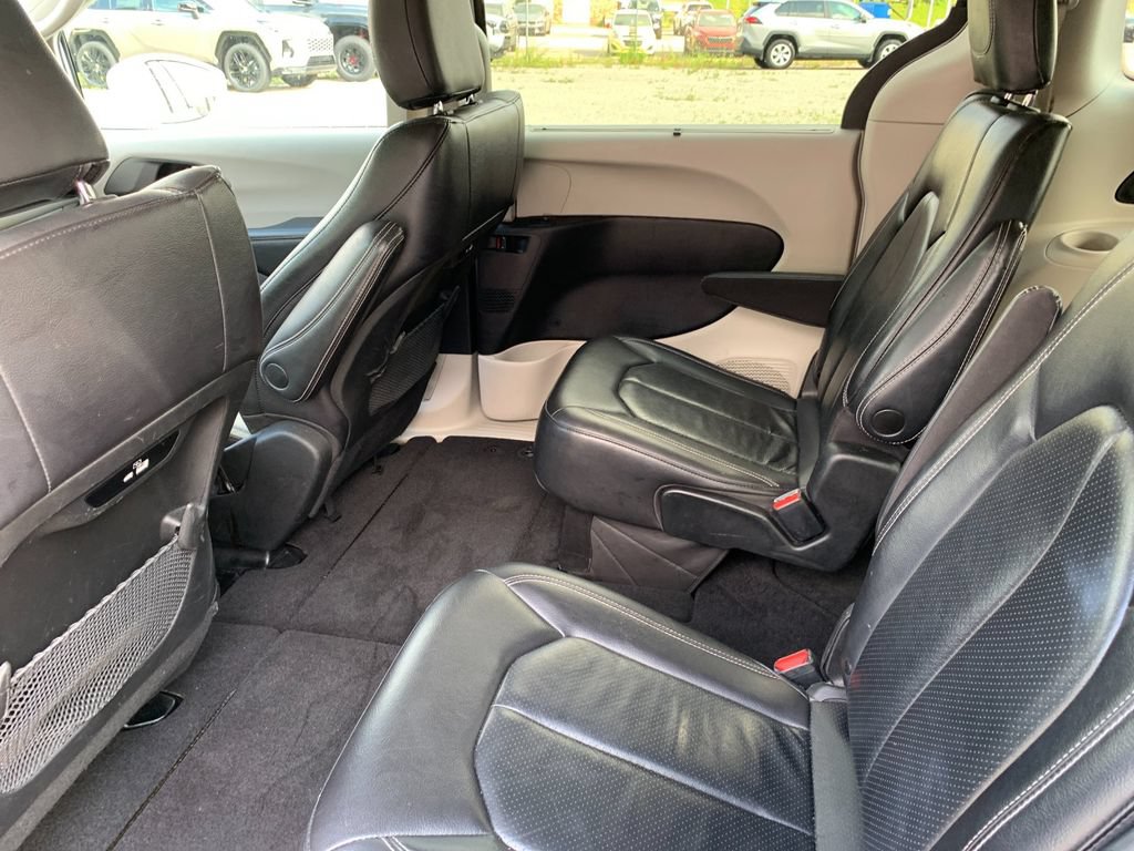 Used 2022 Chrysler Pacifica Touring-L FWD image 14