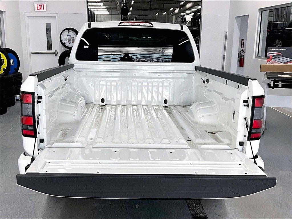 Used 2025 Nissan Frontier SV image 29