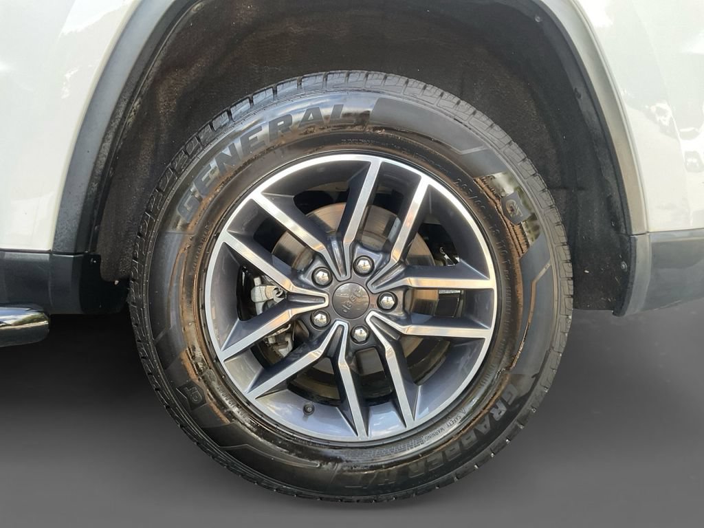 Used 2019 Jeep Grand Cherokee Laredo w/ Laredo X Package AWD/4WD image 8