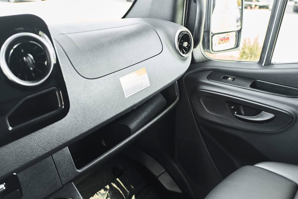 Used 2025 Mercedes-Benz Sprinter 2500 image 32