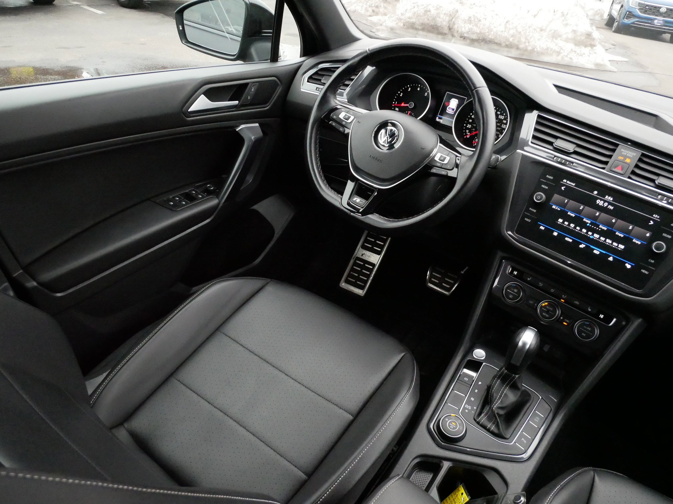 Used 2021 Volkswagen Tiguan SE R-Line image 9