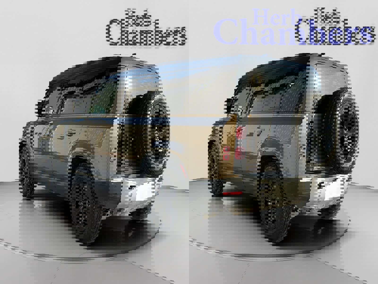 Used 2025 Land Rover Defender 110 S image 4