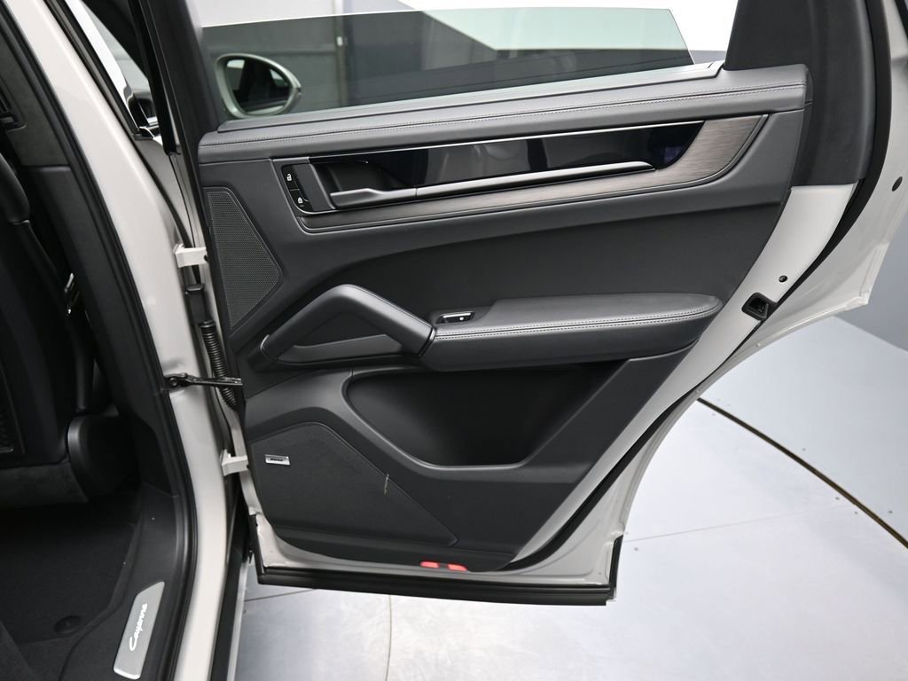 New 2026 Porsche Cayenne GTS image 27