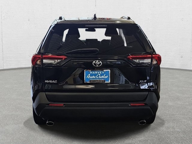 Used 2021 Toyota RAV4 XLE Premium image 6