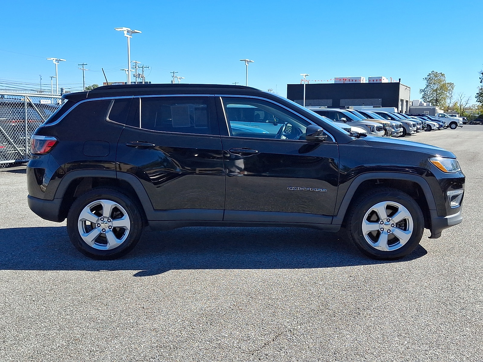 Used 2018 Jeep Compass Latitude w/ Popular Equipment Group AWD/4WD image 4