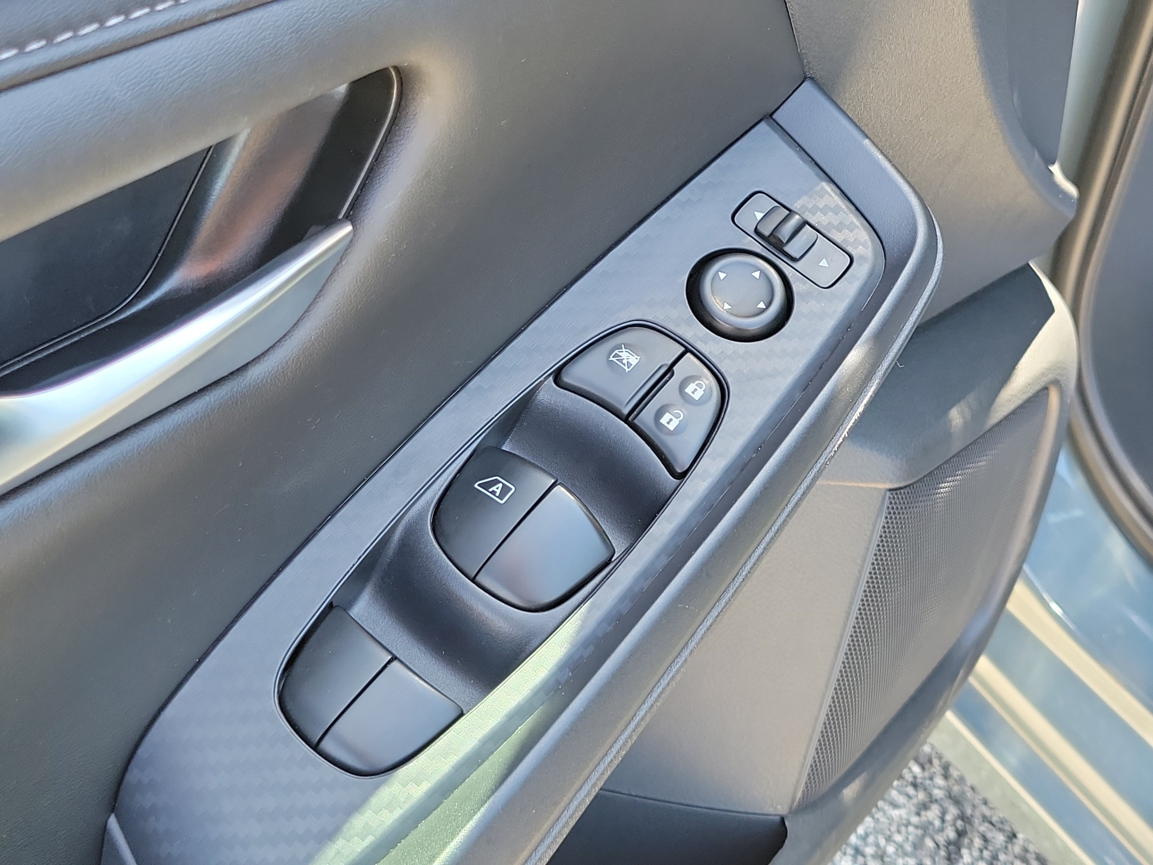 Used 2024 Nissan Sentra SV FWD image 16