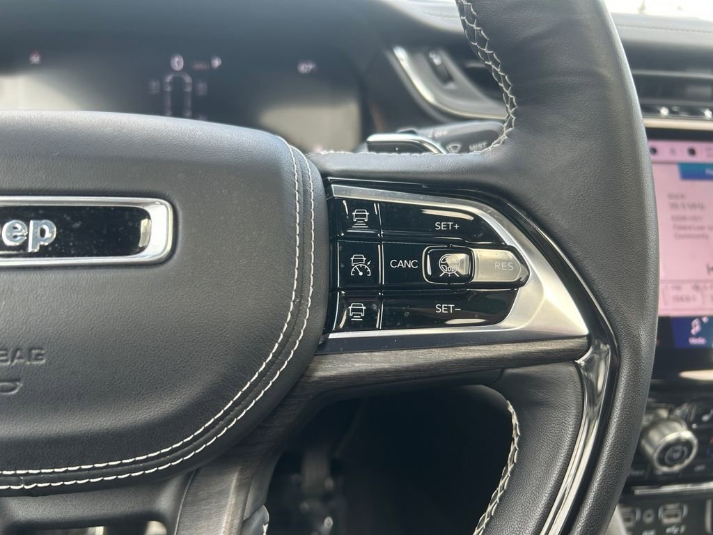 Used 2022 Jeep Grand Cherokee Overland w/ Adv Protech Group III image 18