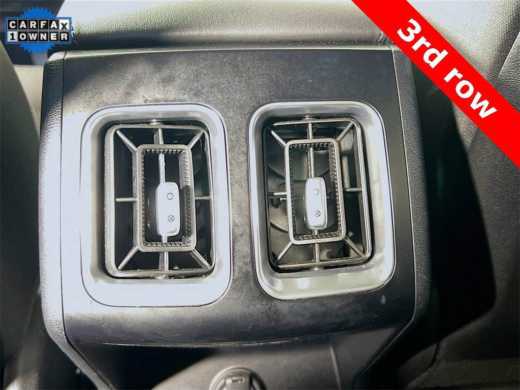 Certified 2025 Kia Sorento LX image 23