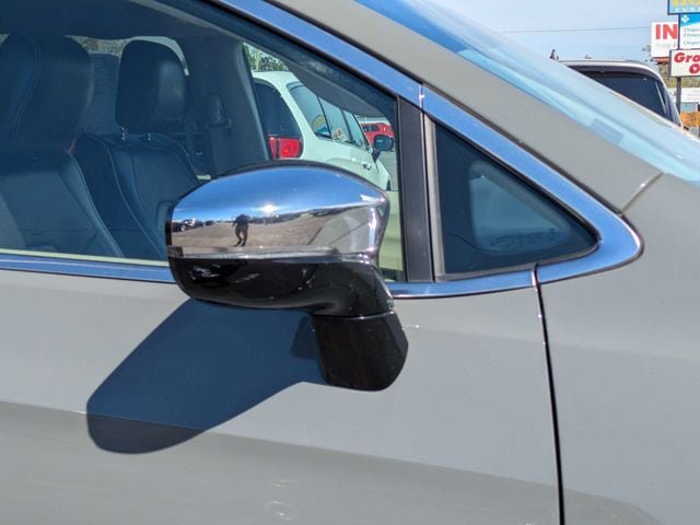 Used 2023 Chrysler Pacifica Limited image 12
