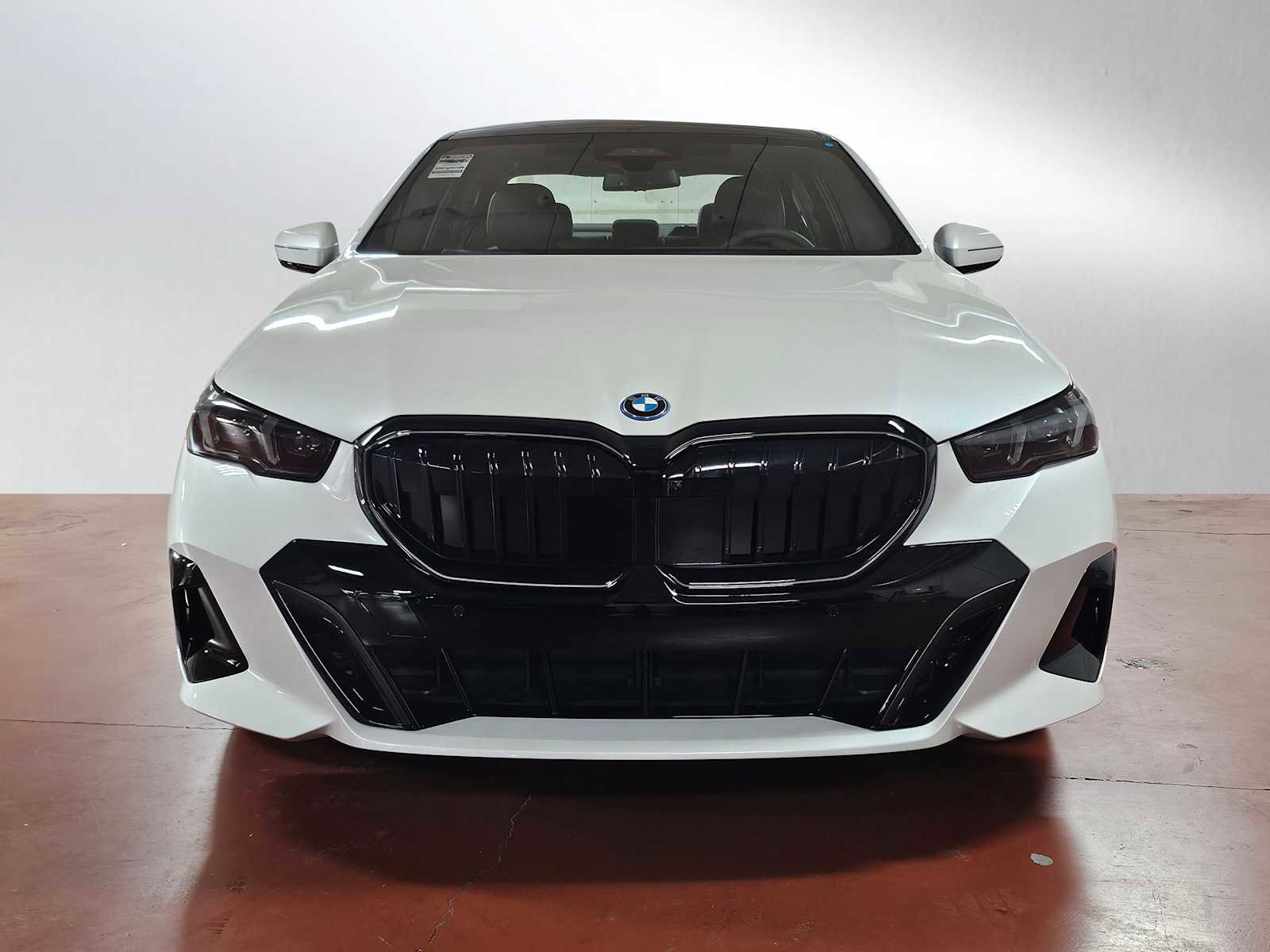 New 2026 BMW 550e xDrive w/ Executive Package image 8