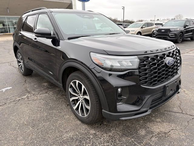 Used 2025 Ford Explorer ST-Line image 10