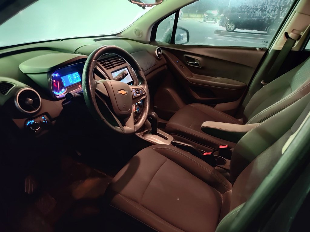 Used 2015 Chevrolet Trax LS AWD/4WD image 9