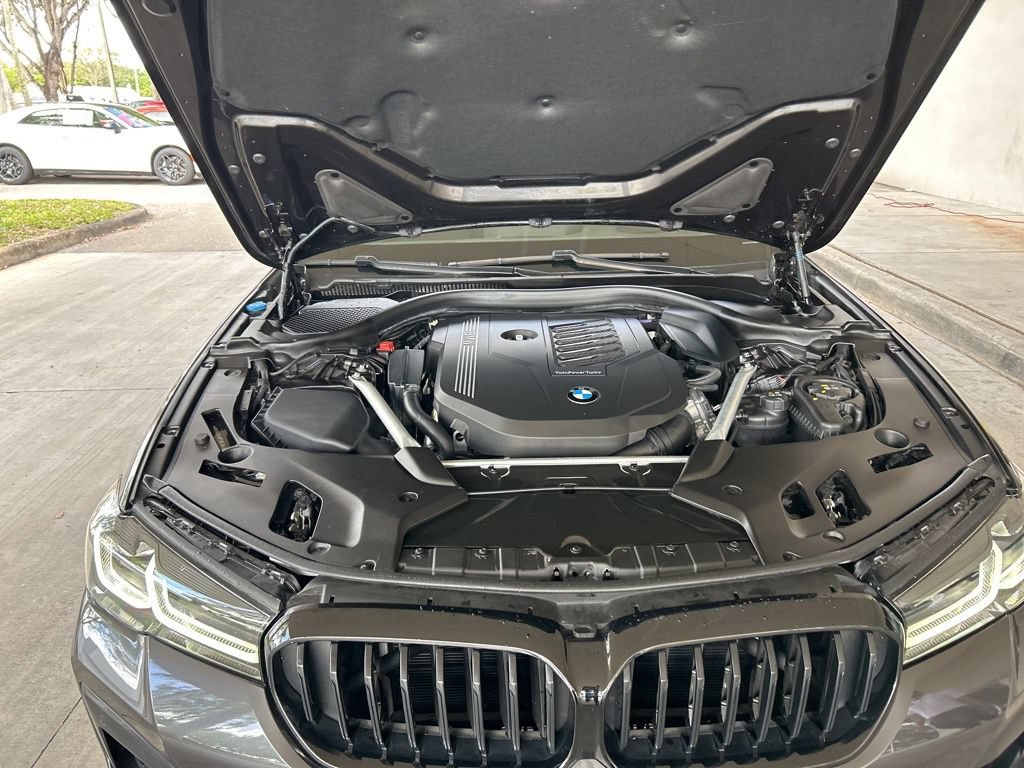 Used 2023 BMW 540i w/ M Sport Package RWD image 12