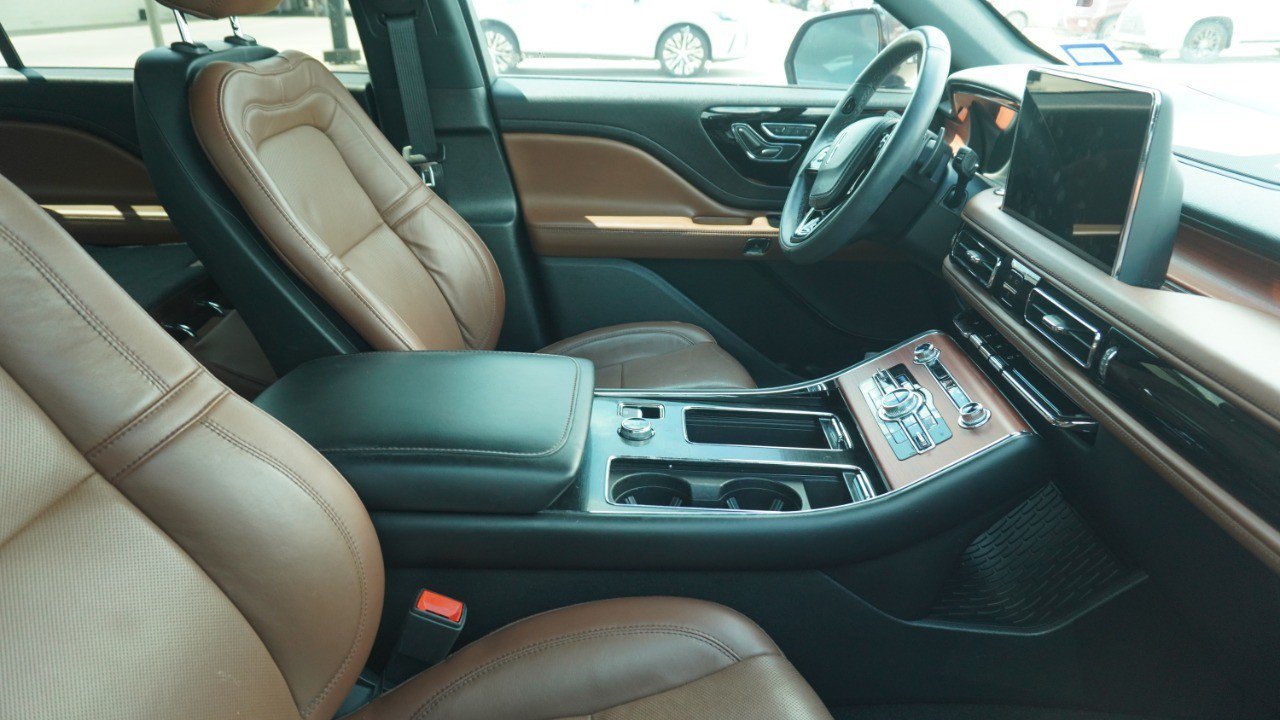 Used 2023 Lincoln Aviator Reserve w/ Equipment Group 201A RWD image 11