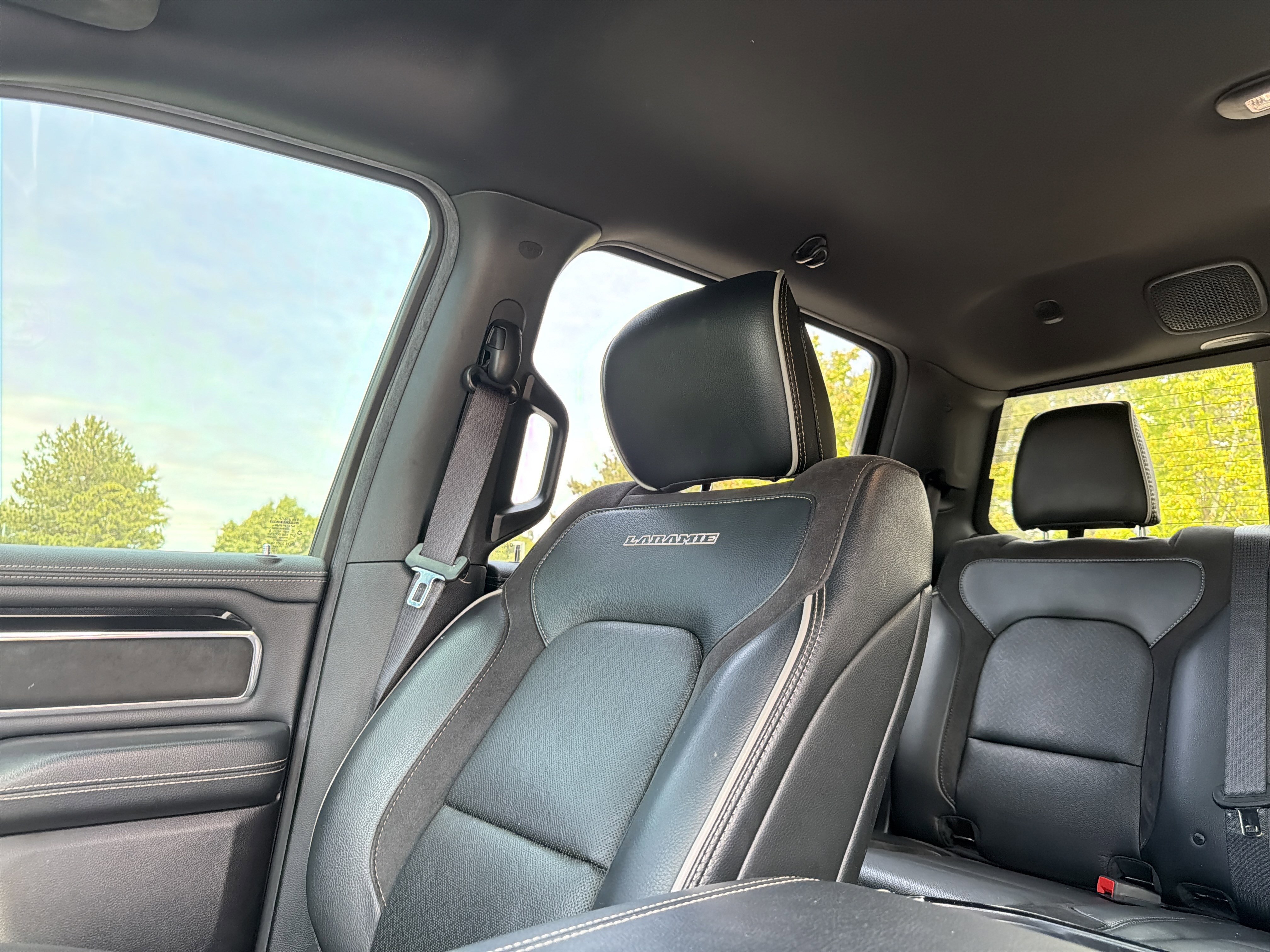Used 2022 RAM 1500 Laramie w/ Sport Appearance Package AWD/4WD image 19