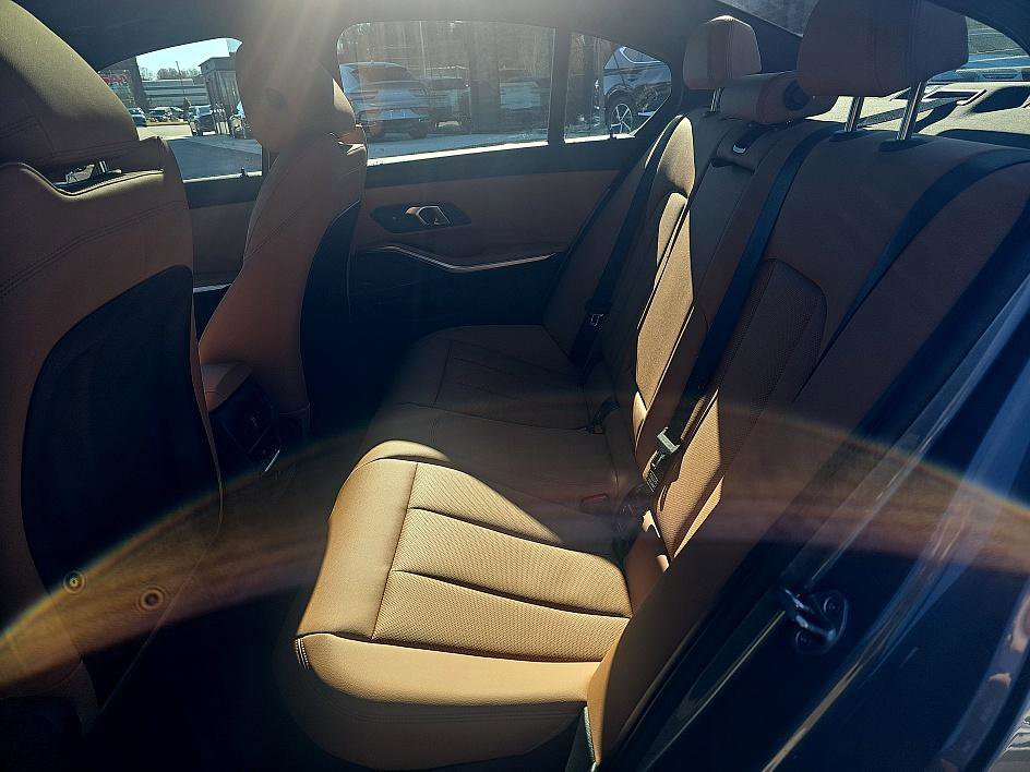 Used 2025 BMW 330i Sedan w/ M Sport Package image 33