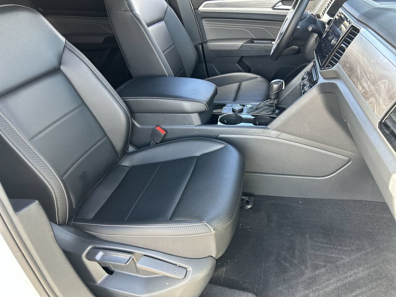Used 2022 Volkswagen Atlas Cross Sport SE w/ Panoramic Sunroof Package AWD/4WD image 8