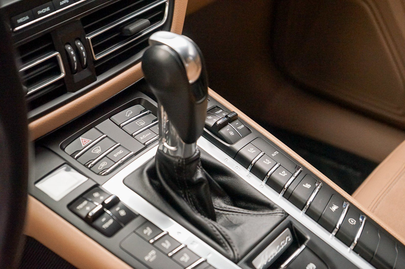 Used 2019 Porsche Macan AWD/4WD image 18