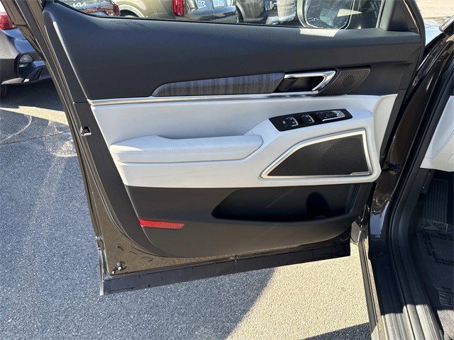 Used 2023 Kia Telluride EX w/ EX Captain's Chair Package image 13