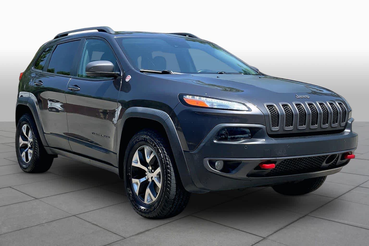 Used 2017 Jeep Cherokee Trailhawk AWD/4WD image 2