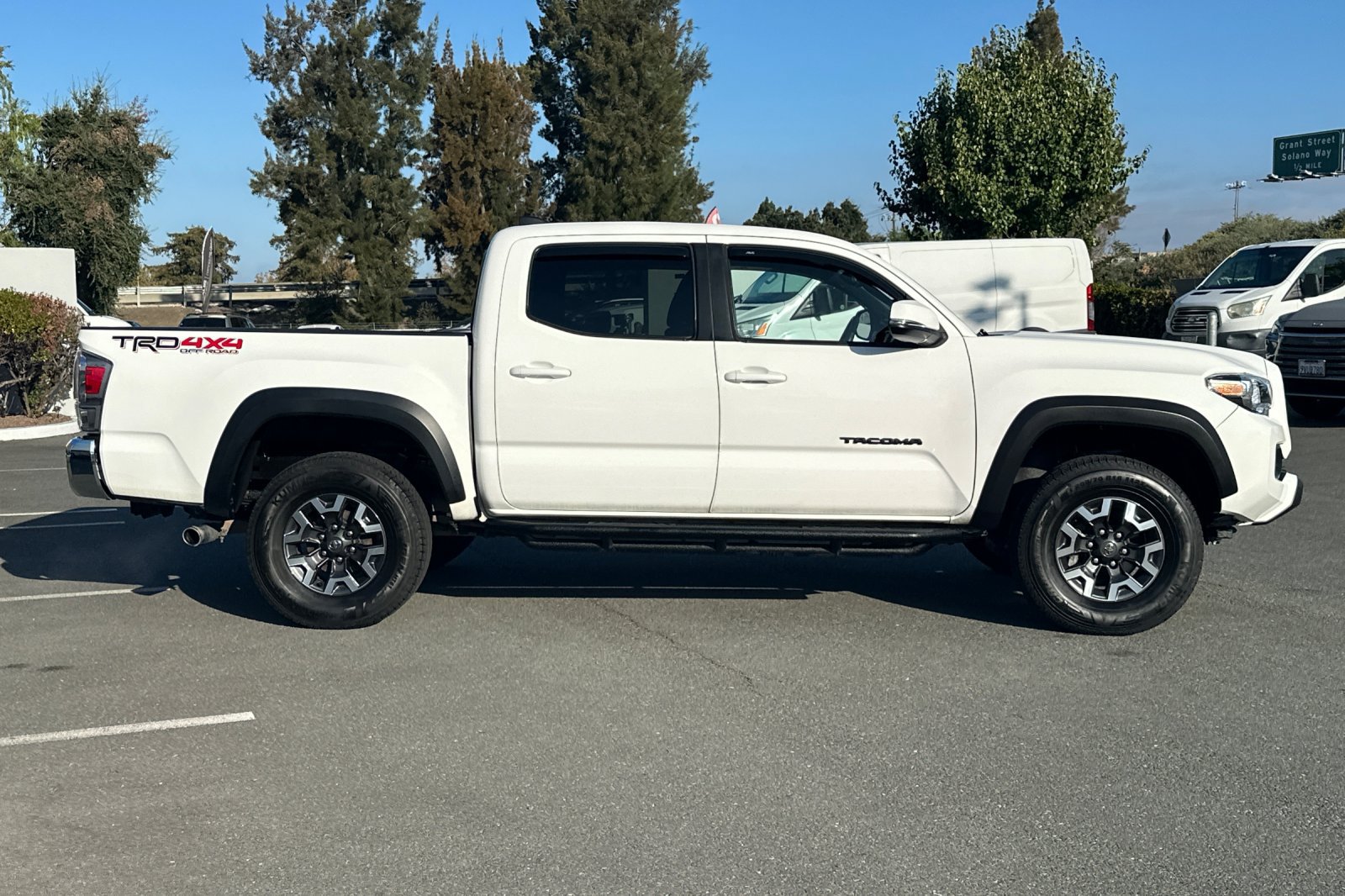 Used 2023 Toyota Tacoma TRD Off-Road w/ Black Out Package (TMS) AWD/4WD image 3