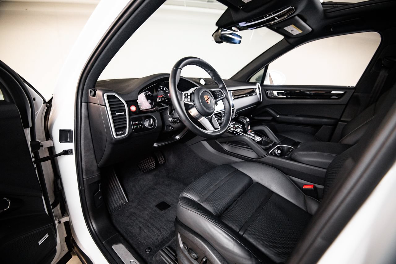 Certified 2023 Porsche Cayenne AWD/4WD image 4