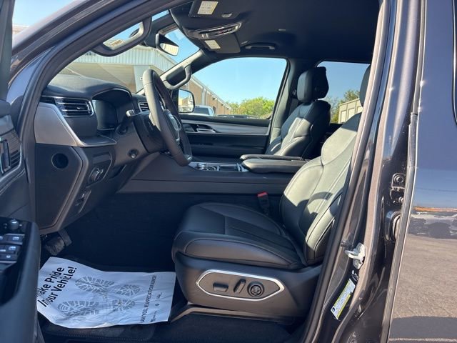 New 2026 Jeep Grand Wagoneer 4WD image 17