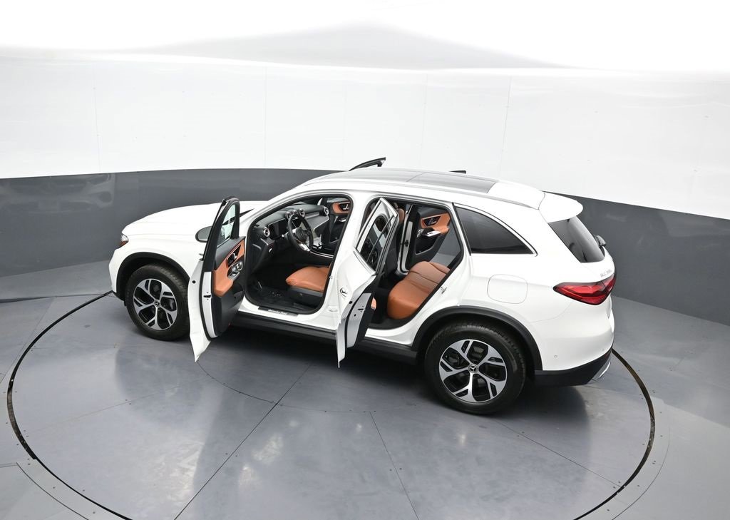 Used 2025 Mercedes-Benz GLC 350e 4MATIC image 48
