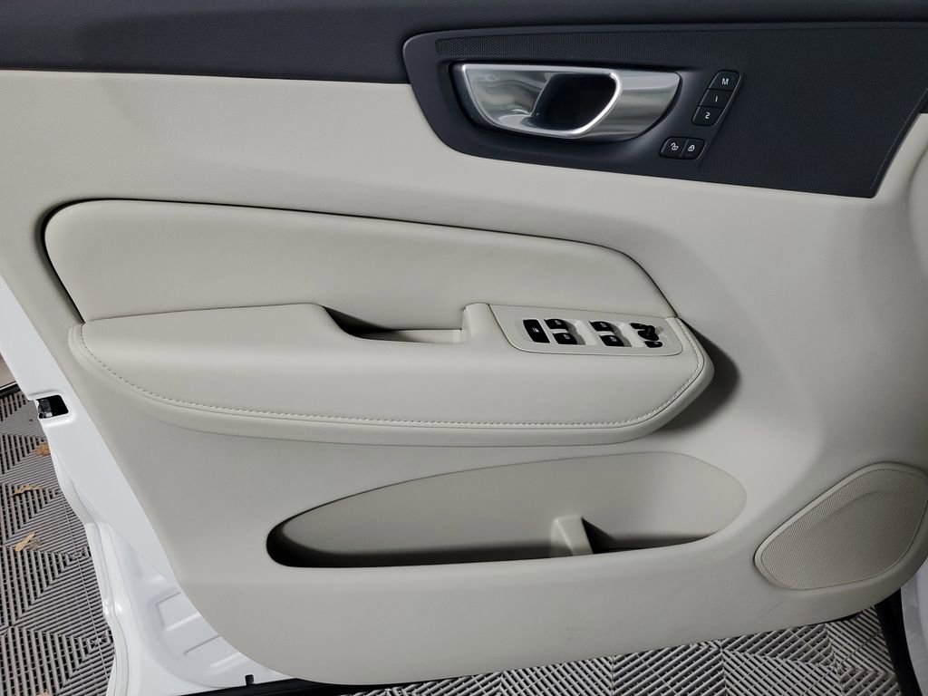 Certified 2024 Volvo XC60 B5 Core w/ Protection Package Premier image 21