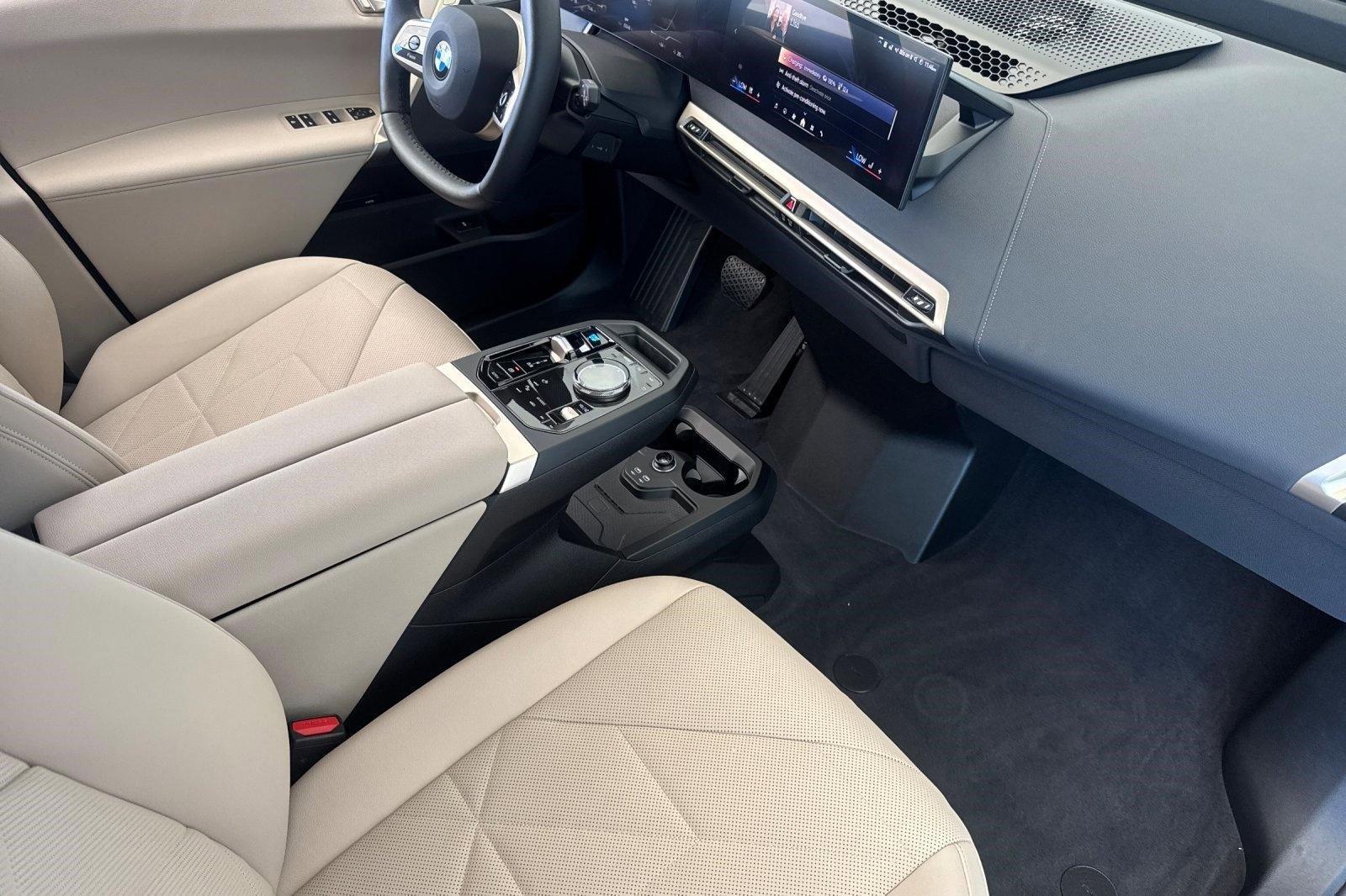 Used 2026 BMW iX xDrive45 image 31