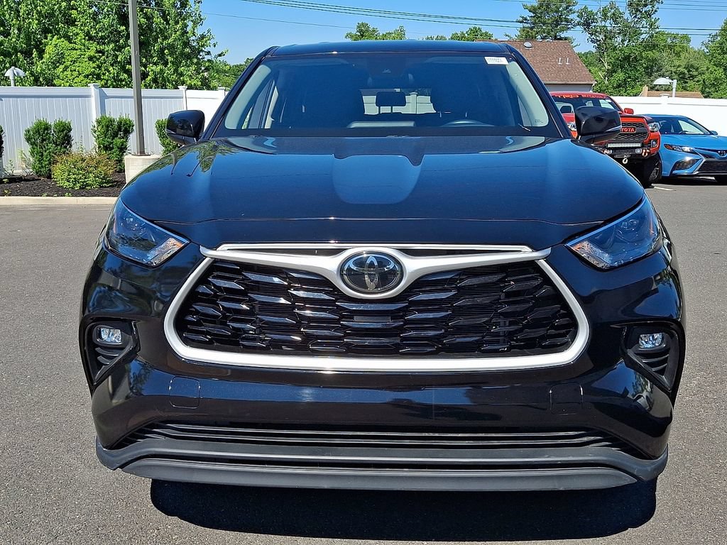 Certified 2025 Toyota Highlander LE AWD/4WD image 2