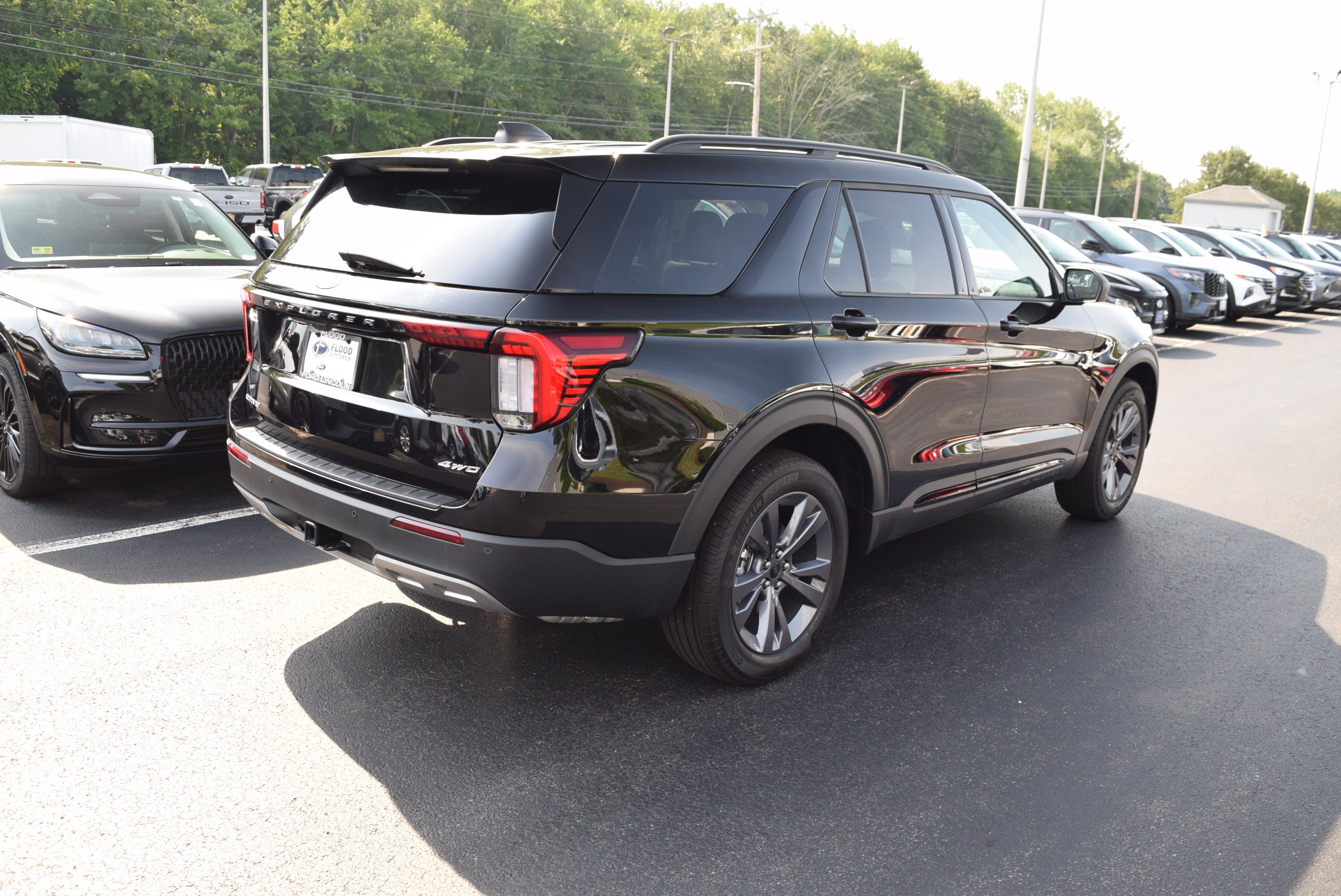 Used 2026 Ford Explorer Active w/ Active Comfort Package AWD/4WD image 4