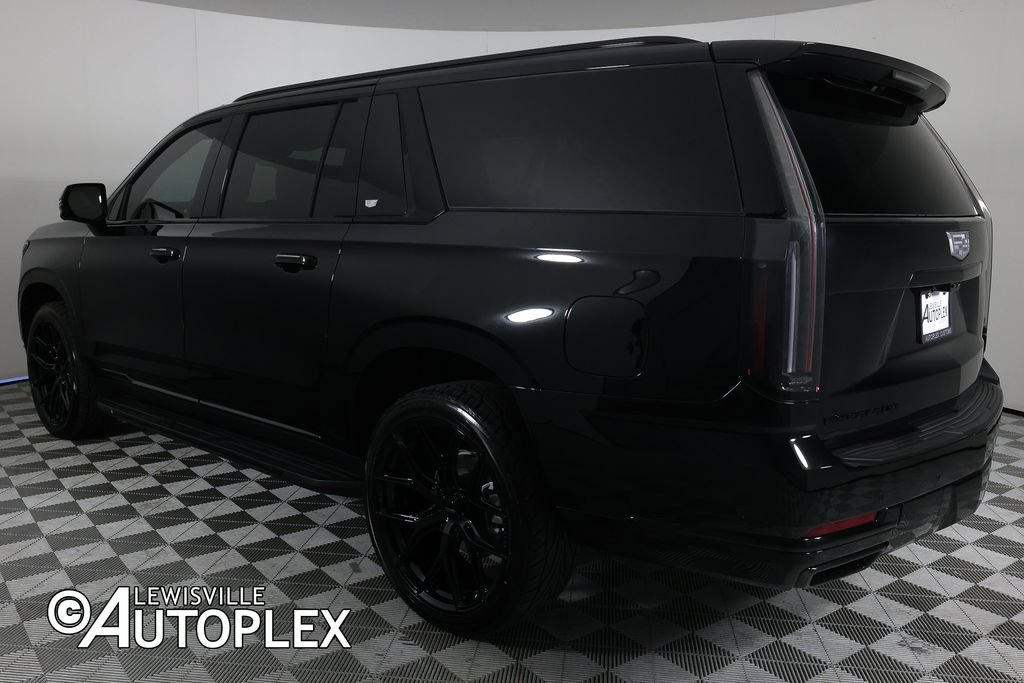 Used 2025 Cadillac Escalade ESV Sport w/ LPO, ONYX Package AWD/4WD image 7