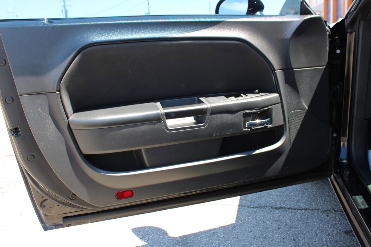 Used 2014 Dodge Challenger SXT RWD image 15