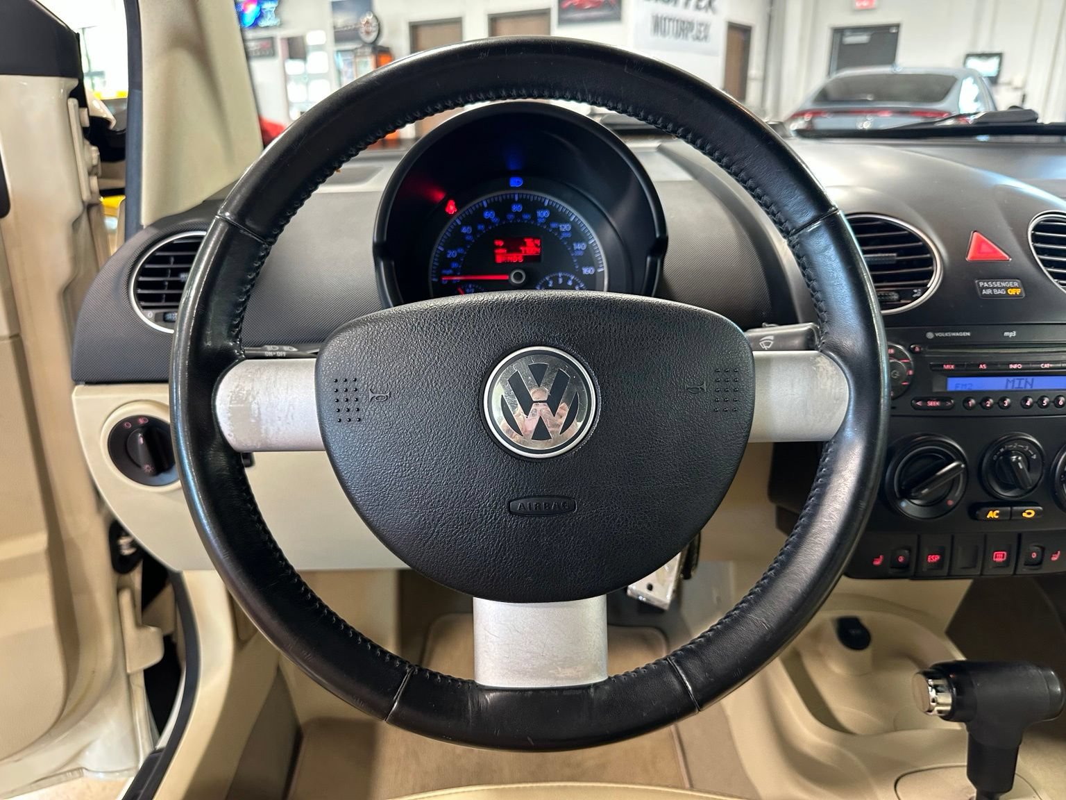 Used 2010 Volkswagen Beetle Final Edition FWD image 26