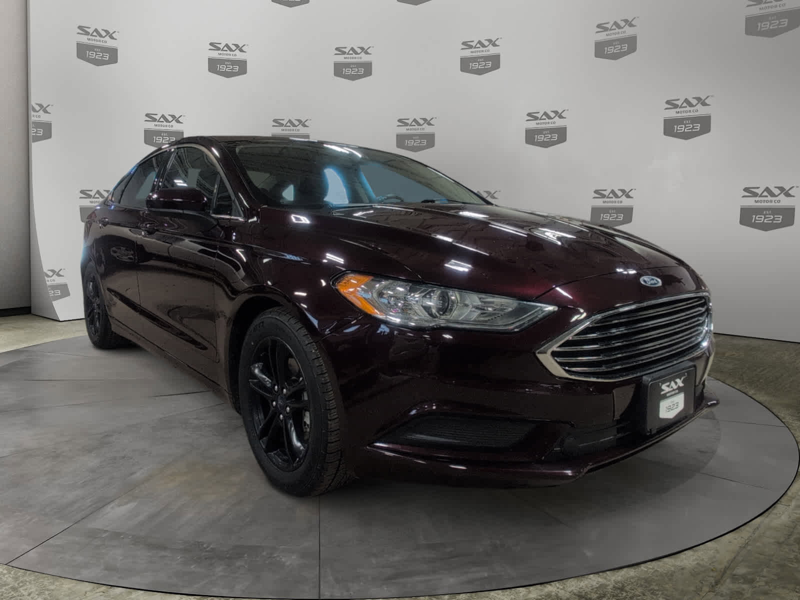 Used 2018 Ford Fusion SE image 1