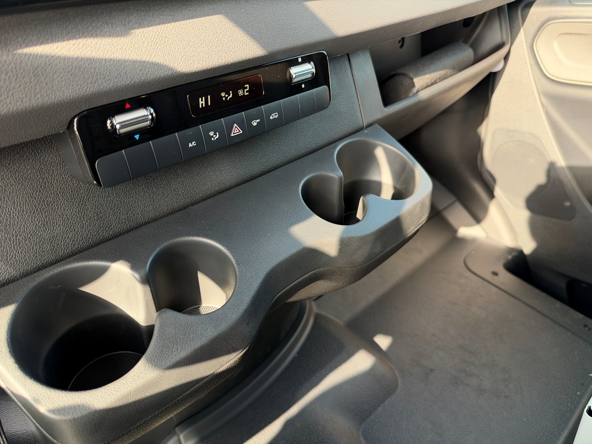 Used 2025 Mercedes-Benz Sprinter 2500 image 18