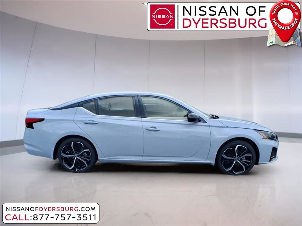 New 2025 Nissan Altima 2.5 SR image 2