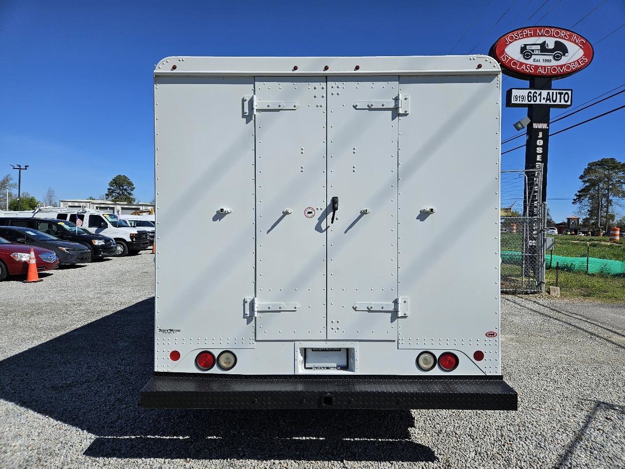 Used 2013 Ford E-350 and Econoline 350 Super Duty w/ Air Conditioning Prep Pkg image 4