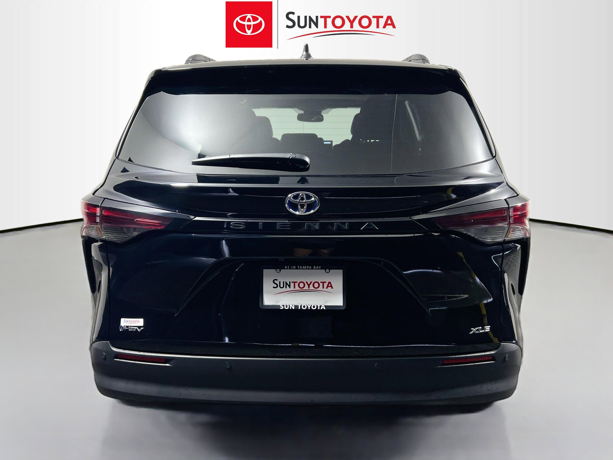 Used 2025 Toyota Sienna XLE image 5