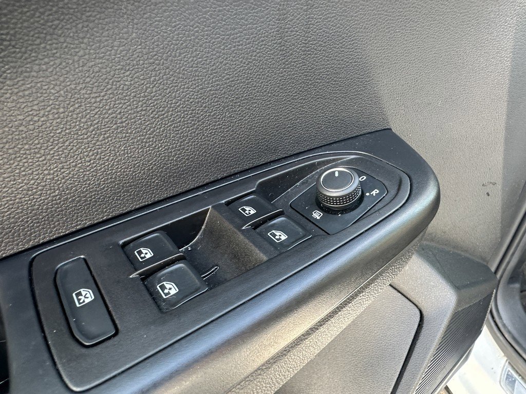 Used 2025 Volkswagen Taos SE w/ Panoramic Sunroof Package image 22
