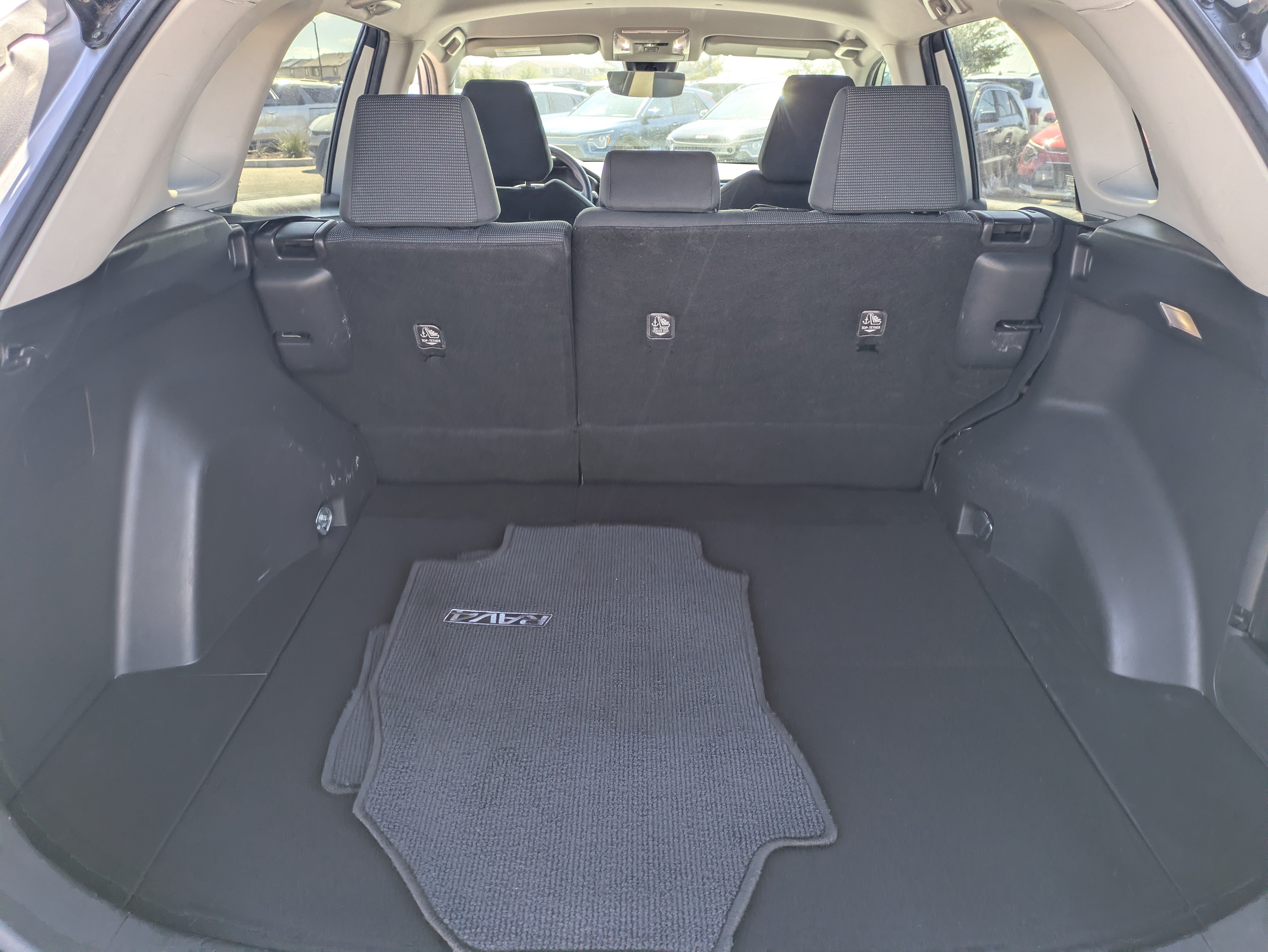 Used 2022 Toyota RAV4 LE w/ Carpet Mat Package (TMS) FWD image 10