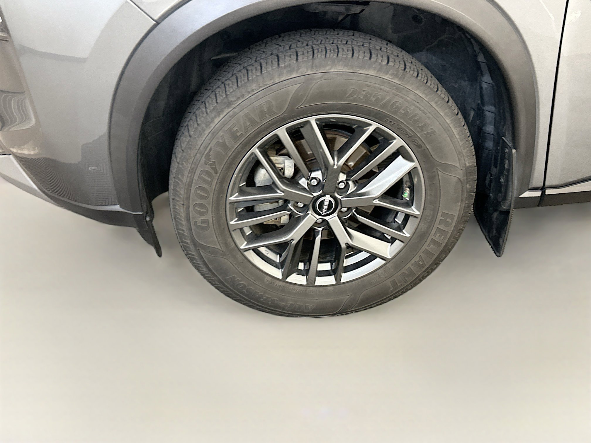 Used 2023 Nissan Rogue S image 11