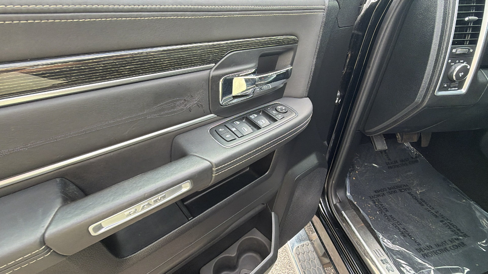 Used 2015 RAM 1500 Limited AWD/4WD image 15