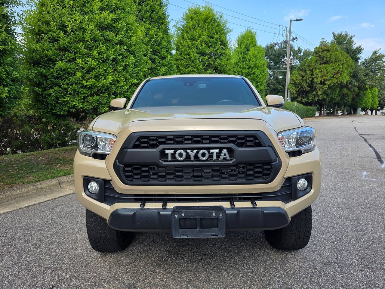 Used 2019 Toyota Tacoma TRD Off-Road AWD/4WD image 10