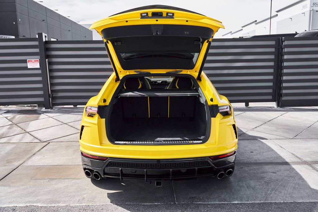 Used 2021 Lamborghini Urus AWD/4WD image 16