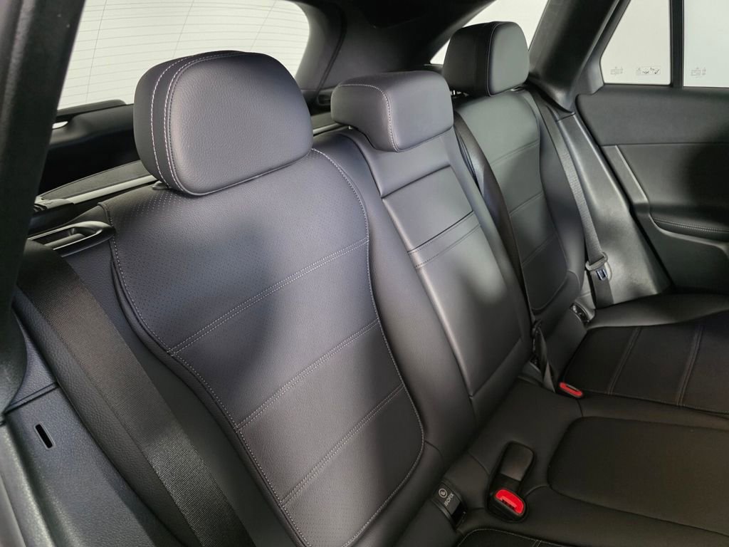 Certified 2025 Mercedes-Benz GLC 300 image 24