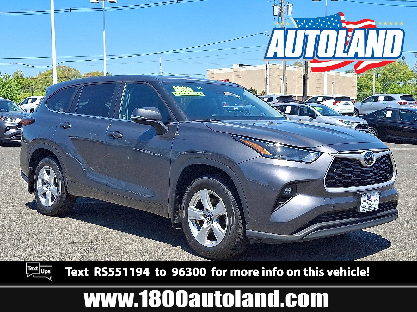 Used 2024 Toyota Highlander LE AWD/4WD image 1