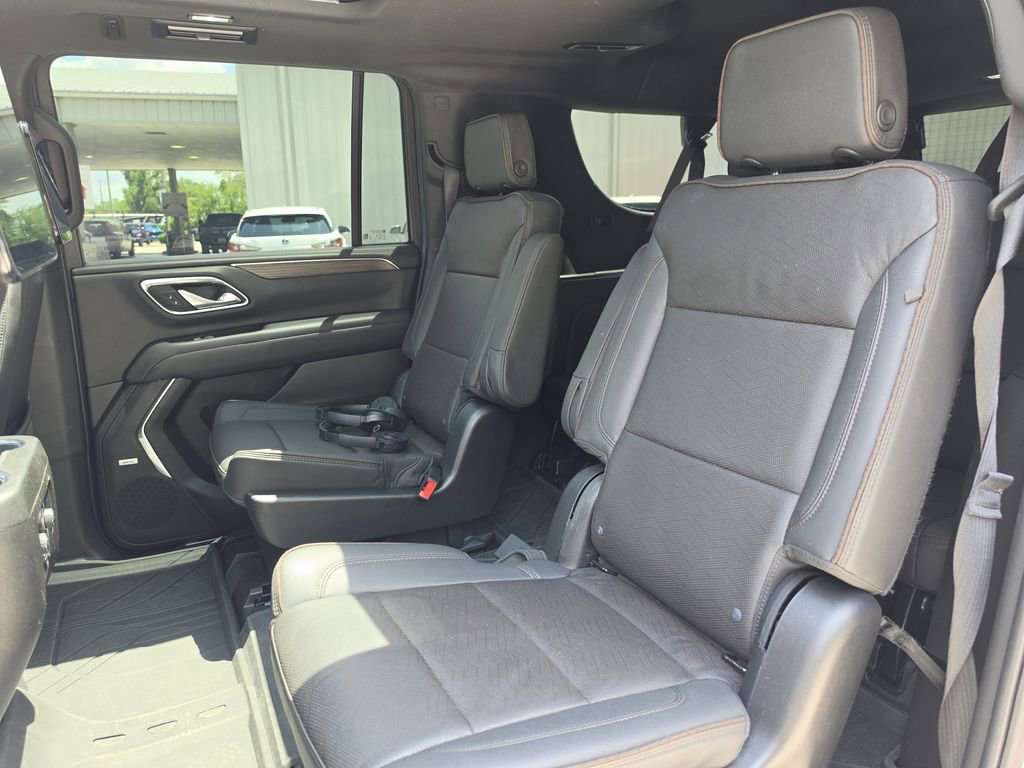 Used 2023 Chevrolet Suburban High Country w/ Premium Package 2 AWD/4WD image 19