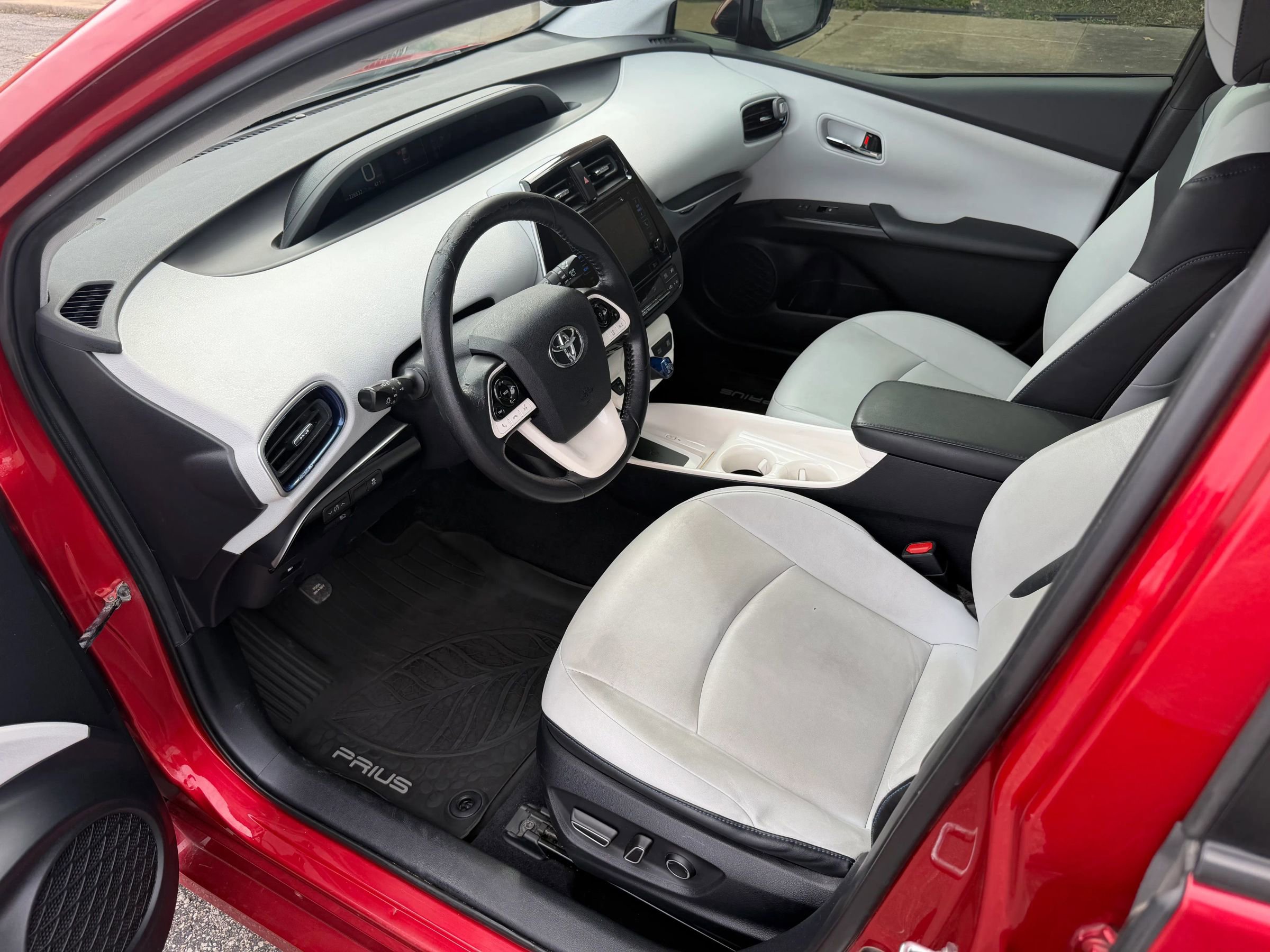 Used 2016 Toyota Prius Four Touring image 15